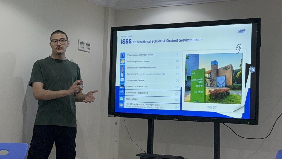 Abdullah presenting a slide titled International Community at KAIST to a seated audience.